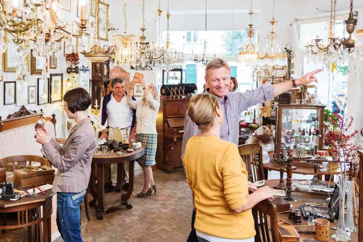 All You Have To Know About The Antique Dealers